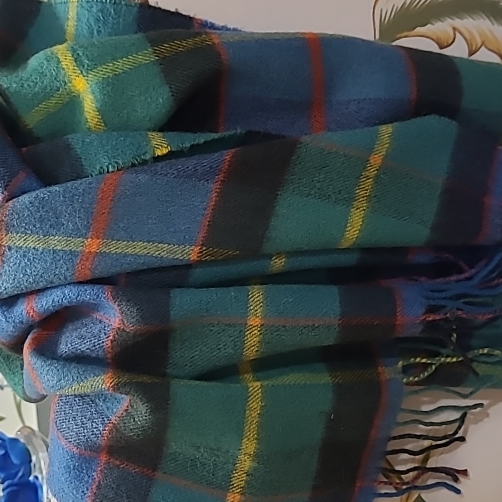 BURBERRY CASHMERE UNISEX X- LARGE  SCARF/SHAWL 65 X 18